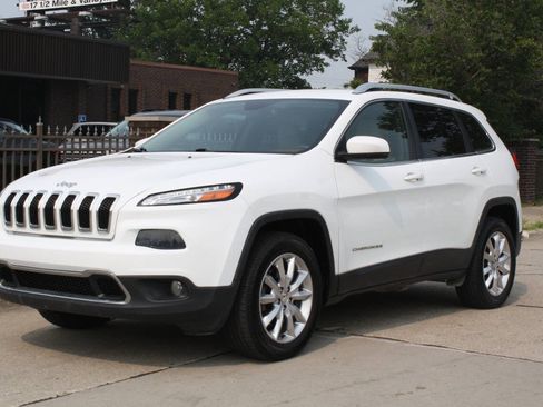 Used 2017 Jeep Cherokee Limited AWD/4WD image 2