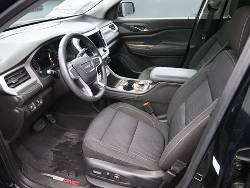 Used 2023 GMC Acadia SLE w/ Driver Convenience Package FWD image 9