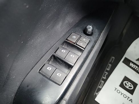 Used 2019 Toyota Camry LE image 22