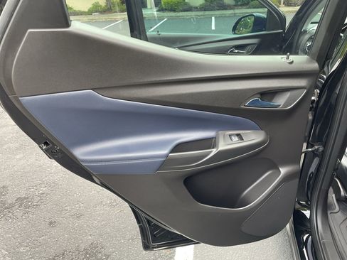 Used 2022 Chevrolet Bolt EUV LT w/ Convenience Package FWD image 37