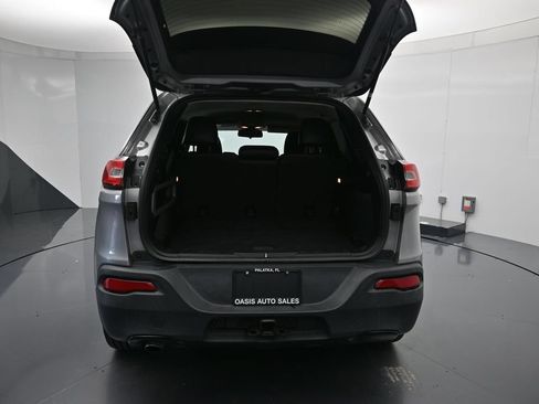 Used 2016 Jeep Cherokee Latitude FWD image 24