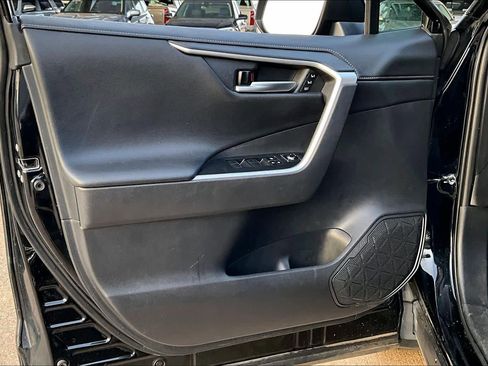 Used 2019 Toyota RAV4 Limited w/ Cold Weather Package FWD image 25