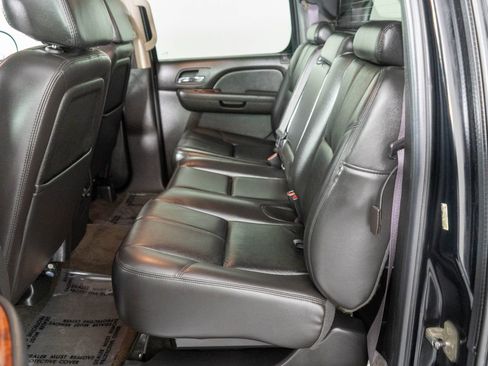 Used 2009 Chevrolet Avalanche LS image 11