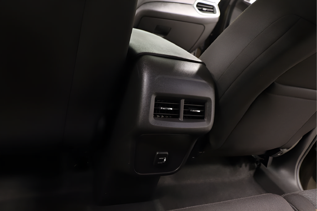 Used 2024 Chevrolet Equinox LT FWD image 24