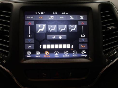 Used 2021 Jeep Cherokee Trailhawk AWD/4WD image 29