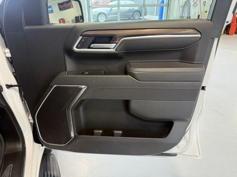 Used 2025 Chevrolet Silverado 1500 LT AWD/4WD image 24