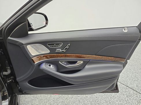 Used 2015 Mercedes-Benz S 550 Sedan image 21