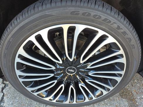 Used 2023 Lincoln Aviator Black Label AWD/4WD image 12