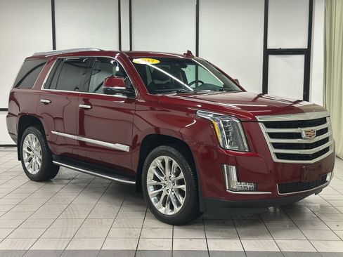 Used 2017 Cadillac Escalade Luxury image 1