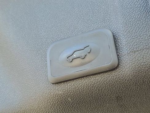 Used 2010 GMC Acadia SLT FWD image 8