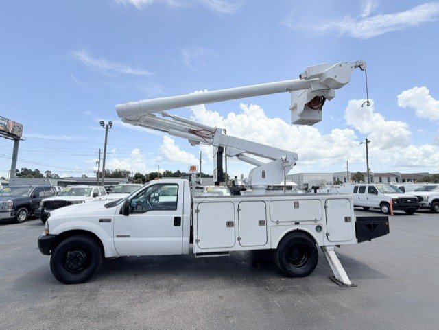 Used 2004 Ford F550 4x4 Regular Cab Super Duty image 11