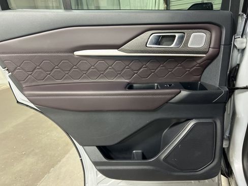 Used 2025 Ford Explorer Platinum w/ LUX Leather Package image 20