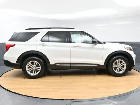 Used 2022 Ford Explorer XLT w/ Equipment Group 202A AWD/4WD image 8
