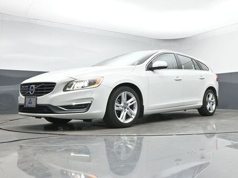 Used 2015 Volvo V60 T5 Premier Plus FWD image 16
