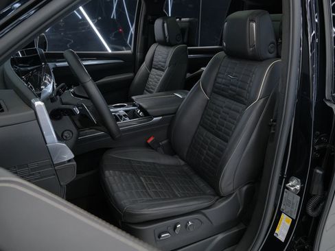 Used 2026 Cadillac Escalade ESV V AWD/4WD image 18