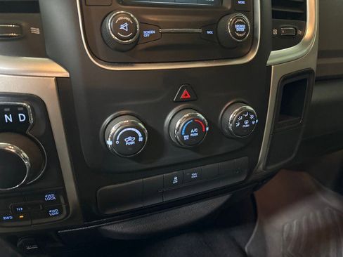 Used 2020 RAM 1500 Classic SLT image 26