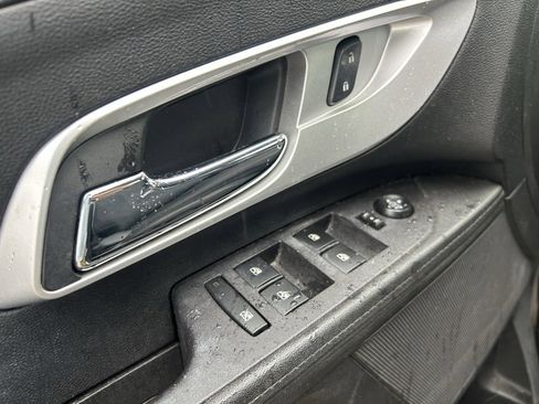 Used 2017 Chevrolet Equinox LT w/ Convenience Package image 11