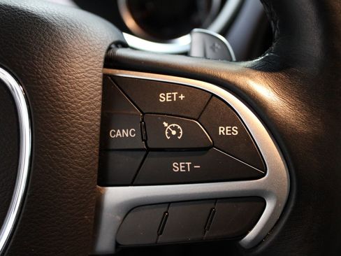 Used 2016 Dodge Challenger SXT Plus image 23