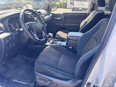 Used 2018 Toyota 4Runner TRD Off-Road AWD/4WD image 9