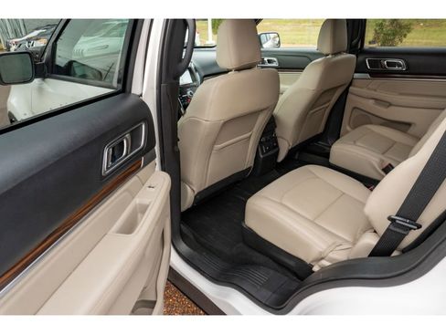 Used 2019 Ford Explorer Limited w/ Ford Safe & Smart Package image 12