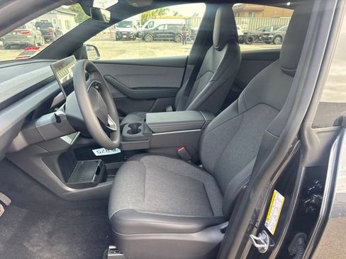 Used 2026 Tesla Model Y 2WD image 9