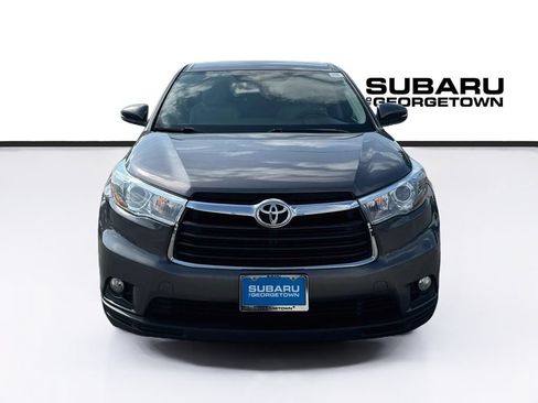 Used 2015 Toyota Highlander Plus FWD image 2