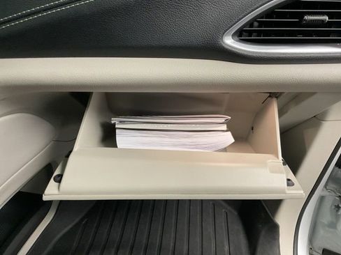 Used 2022 Chrysler Pacifica Limited image 29