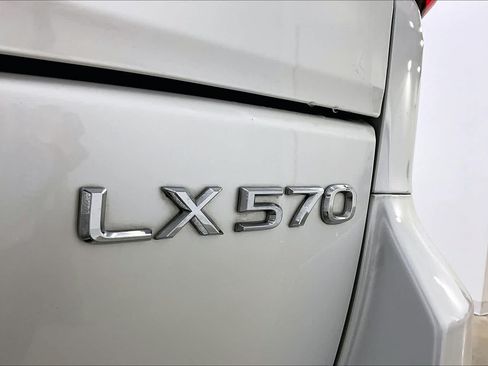Used 2020 Lexus LX 570 4WD w/ Luxury Package image 10
