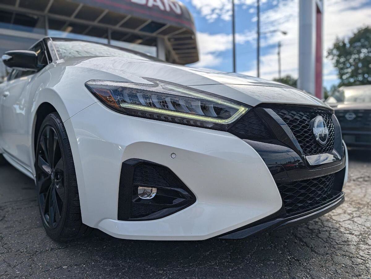 Used 2023 Nissan Maxima SR w/ Sport Mat Group FWD image 16