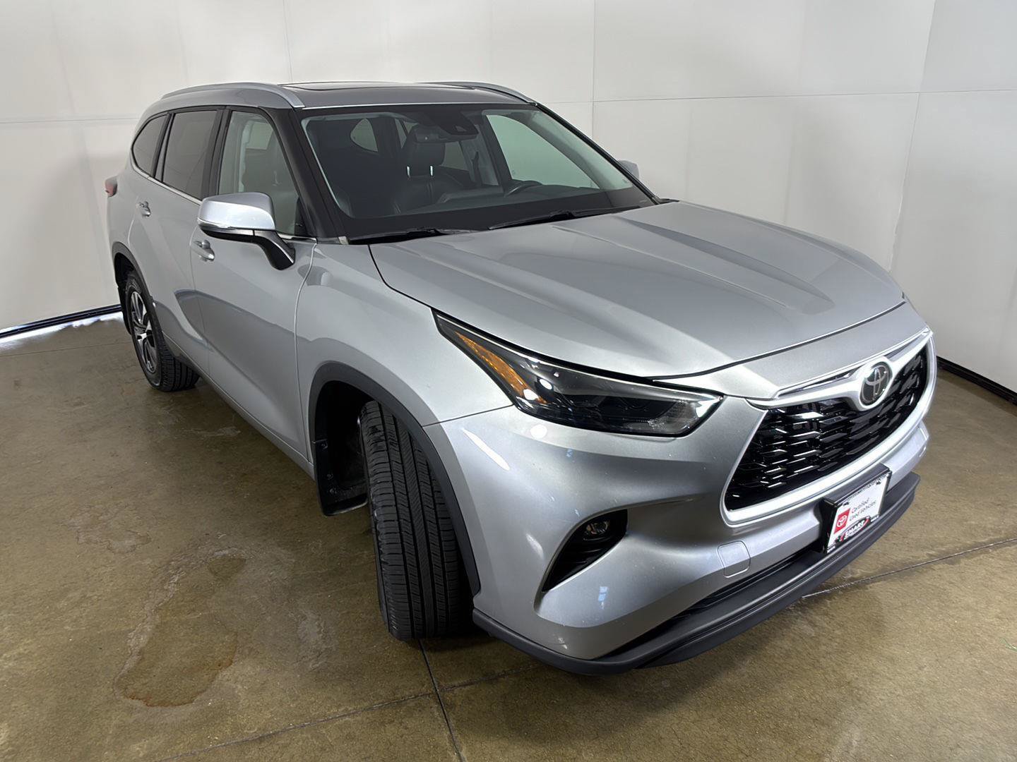 Used 2023 Toyota Highlander XLE AWD/4WD image 7