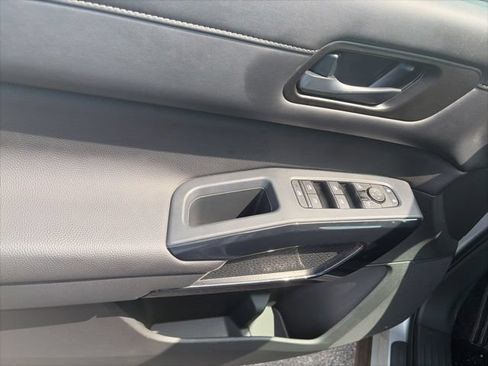 Used 2025 Nissan Pathfinder SV AWD/4WD image 17
