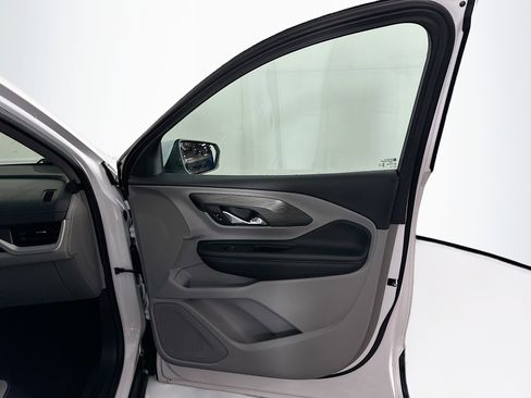 Used 2023 GMC Terrain SLT image 31
