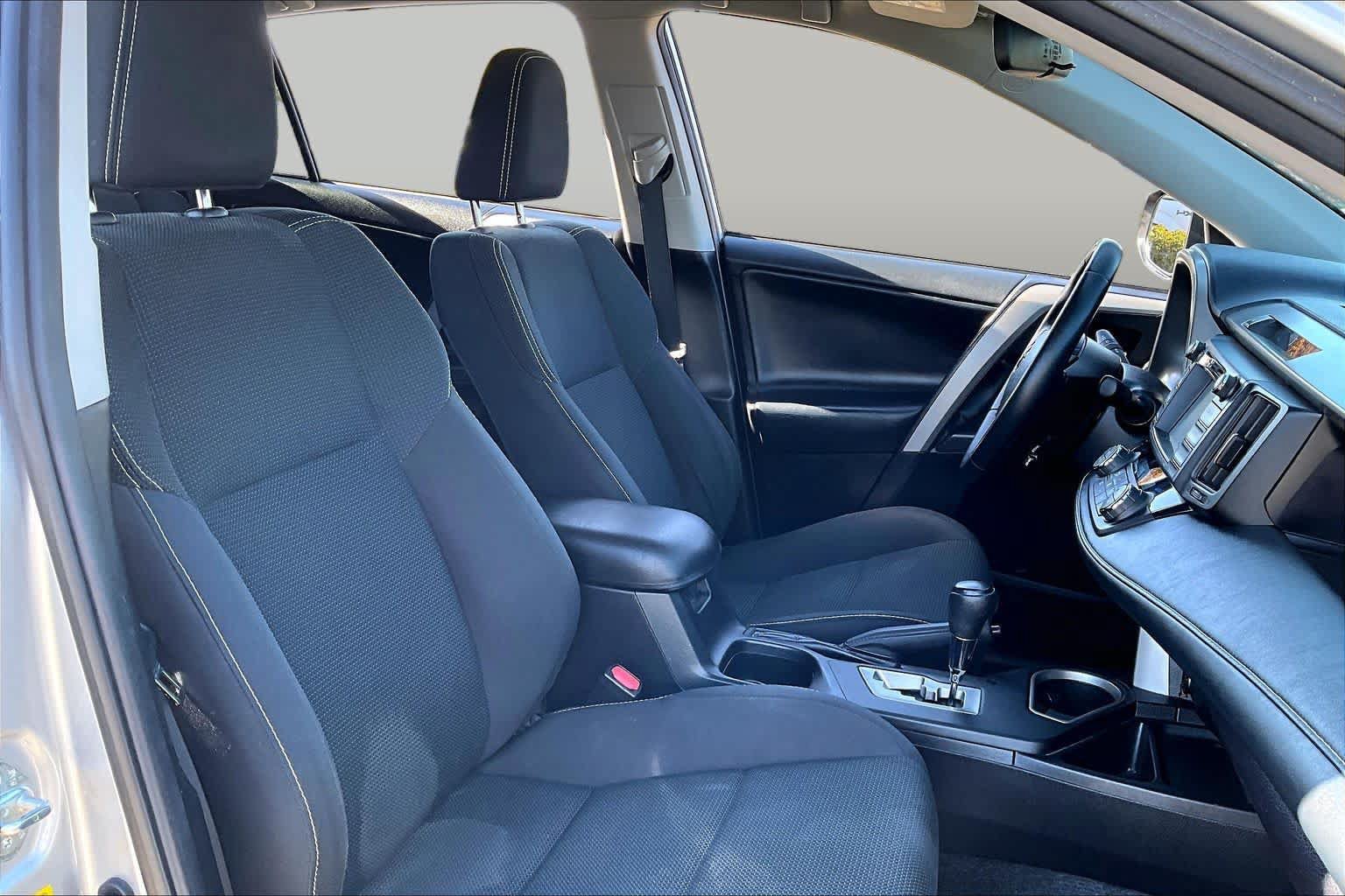Used 2018 Toyota RAV4 XLE AWD/4WD image 8