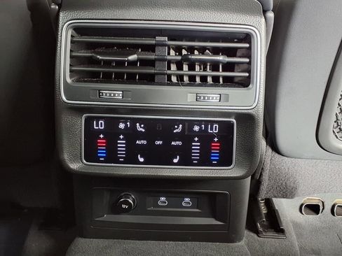 Used 2023 Audi Q8 Prestige image 12