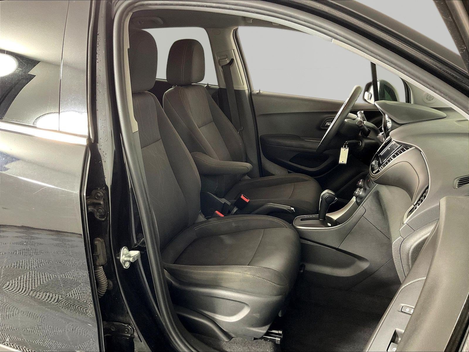 Used 2018 Chevrolet Trax LT FWD image 27