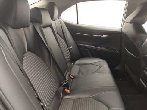 Used 2020 Toyota Camry SE image 19