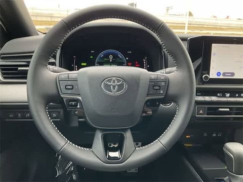 Used 2025 Toyota Camry SE image 19