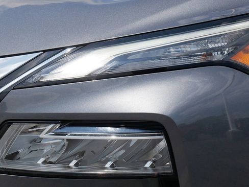 Used 2023 Nissan Rogue SV image 5