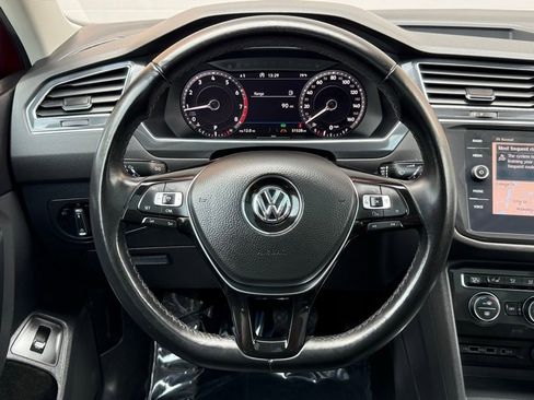 Used 2018 Volkswagen Tiguan SEL Premium image 32