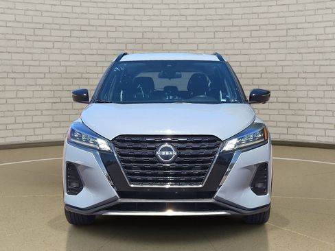 Used 2022 Nissan Kicks SR FWD image 2