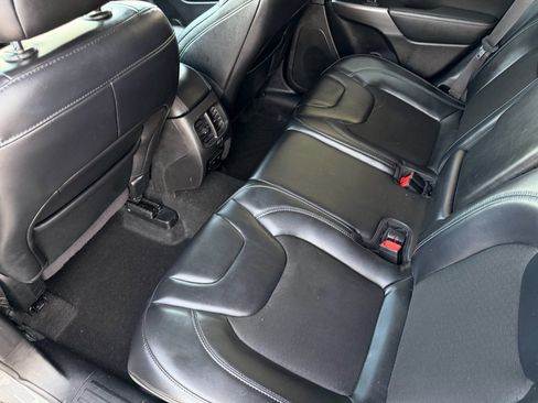 Used 2020 Jeep Cherokee Latitude Plus image 16