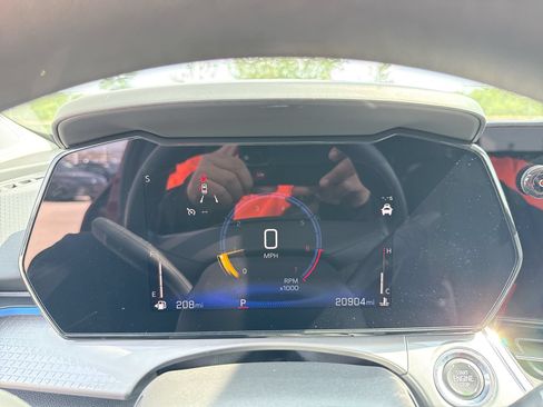 Used 2025 Chevrolet Trax LT FWD image 10
