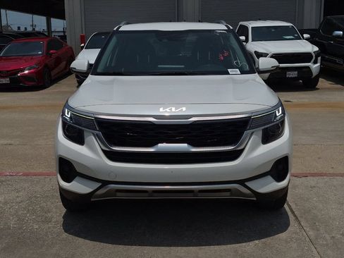 Used 2023 Kia Seltos S w/ Navigation Package FWD image 9