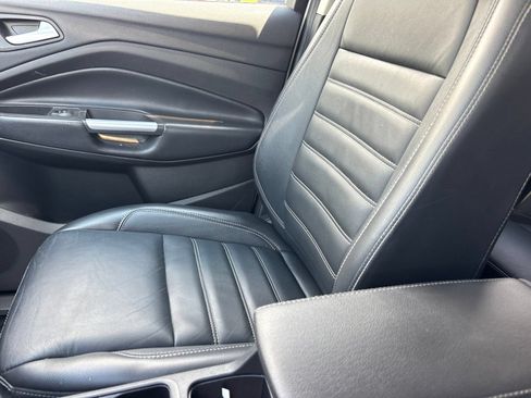 Used 2019 Ford Escape Titanium AWD/4WD image 10