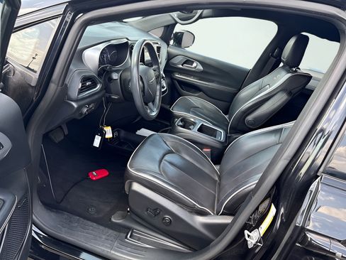 Used 2020 Chrysler Pacifica Limited FWD image 8