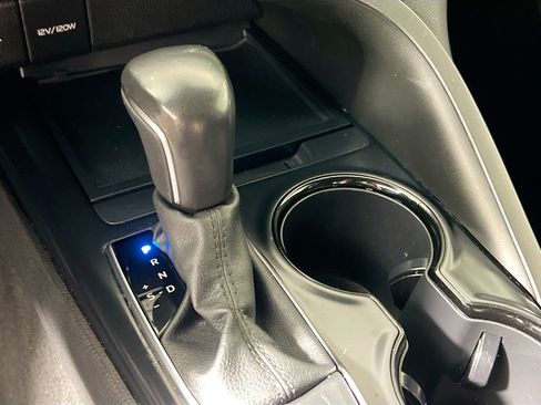Used 2020 Toyota Camry SE w/ Convenience Package FWD image 24