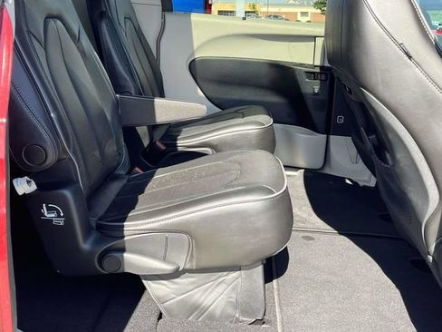 Used 2020 Chrysler Pacifica Limited FWD image 24