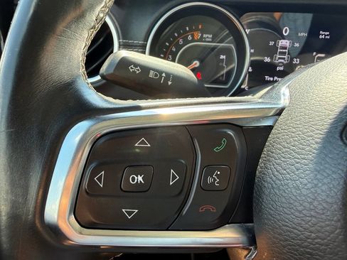 Used 2018 Jeep Wrangler Unlimited Sahara w/ Dual Top Group AWD/4WD image 17