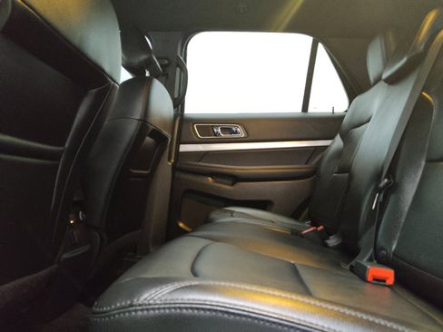 Used 2017 Ford Explorer XLT w/ Equipment Group 202A FWD image 18