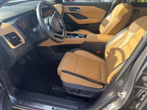 Used 2023 Nissan Rogue Platinum image 5